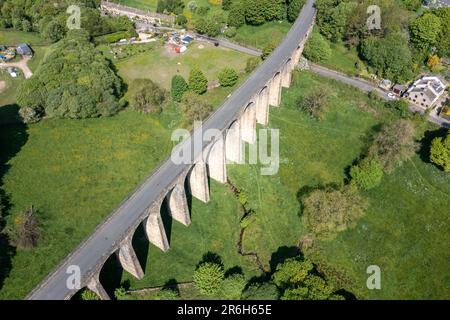 Photo de drone aérienne de la ville de Thornton qui est un village dans le quartier métropolitain de la ville de Bradford, dans le West Yorkshire, Angleterre spectacle Banque D'Images