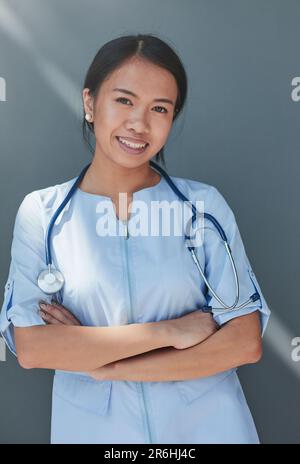 Portrait d'une jeune femme médecin afro-américaine Banque D'Images