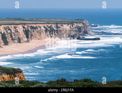 La Great Highway au départ de San Francisco offre une expérience de conduite agréable avec une vue fantastique sur la côte de nombreuses falaises saisissantes. Banque D'Images