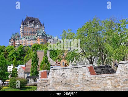 Vieux Québec, murs environnants et Château Frontenac vu de la ville basse, Canada Banque D'Images