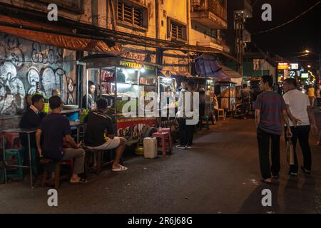 Yogyakarta, Indonésie - 23 mai 2023 : personnes sur la célèbre rue Malioboro à Yogyakarta, Indonésie. Banque D'Images