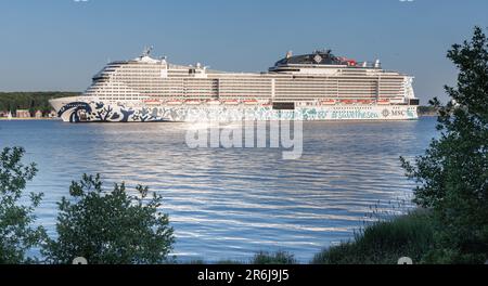 Kiel, Allemagne. 10th juin 2023. Le navire de croisière à moteur de GNL 'MSC Euribia' arrive pour la première fois dans le port de Kiel. Elle est le deuxième navire GNL de la compagnie maritime suisse MSC Cruises. Credit: Markus Scholz/dpa/Alay Live News Banque D'Images