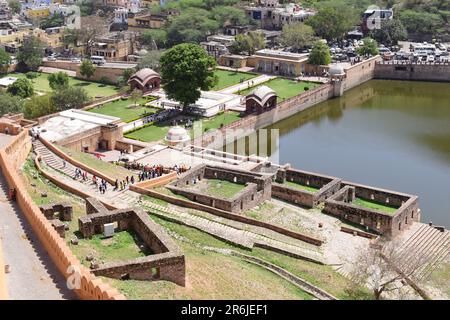 Vue sur DIL Aaram Bagh et le lac Maota depuis le fort Amer. Banque D'Images