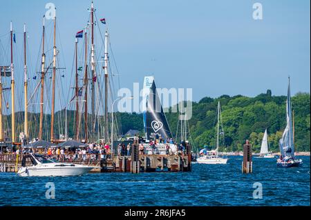 Kiel, Allemagne, 09. Juni 2023, course de l'océan, vol-by à Kiel. Fünf Imoca-Rennyachten in Aarhus gestuor haben am Nachmittag die Wendemarke in de Banque D'Images