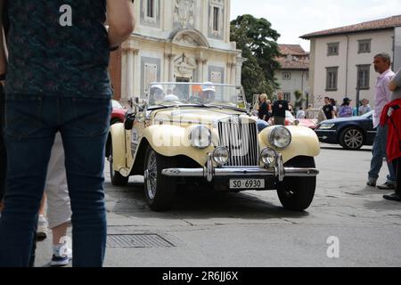 PISE , ITALIE - 30 - 2023 AVRIL : MG TF 1500 1955 sur une vieille voiture de course en rallye GP Terre di Canossa Banque D'Images