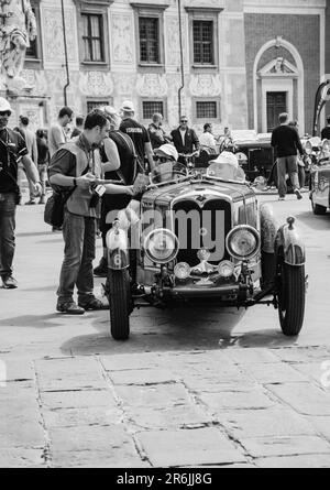 PISE , ITALIE - 30 - 2023 AVRIL : Riley Sport Nine 1936 sur une vieille voiture de course en rallye GP Terre di Canossa Banque D'Images