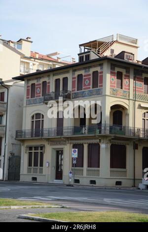 Viareggio Italie - AVRIL 30 2023: Viareggio est la célèbre station balnéaire sur la côte de la mer Ligurienne. Province Lucca région Toscane de l'Italie Banque D'Images