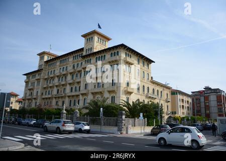 Viareggio Italie - AVRIL 30 2023: Viareggio est la célèbre station balnéaire sur la côte de la mer Ligurienne. Province Lucca région Toscane de l'Italie Banque D'Images