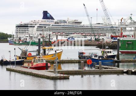 Bateau de croisière amarré à la ville de pêche de Killybegs, comté de Donegal, Irlande Banque D'Images