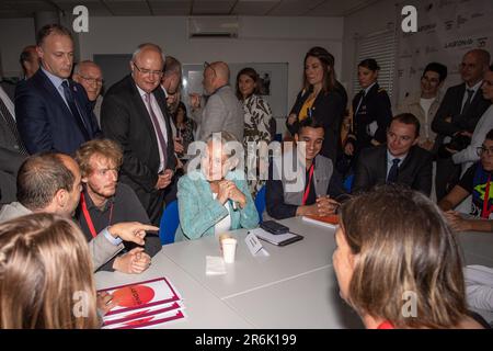 Salon de Provence, France. 09th juin 2023. Elisabeth borne s'entretient avec les bénéficiaires du contrat d'emploi des jeunes dans le cadre de la loi française sur les voyages, à salon-de-Provence (France), le 09 juin 2023. Photo de Laurent Coust/ABACAPRESS.COM. Credit: Abaca Press/Alay Live News Banque D'Images