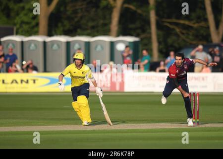 Kane Richardson le joueur de cricket de Kent en action pendant le match Blast de Vitality T20 entre Kent Spitfires contre Hampshire Hawks au sol du Saint-Laurent, Canterbury, le vendredi 9th juin 2023. (Photo : Tom West | MI News) Credit: MI News & Sport /Alay Live News Banque D'Images