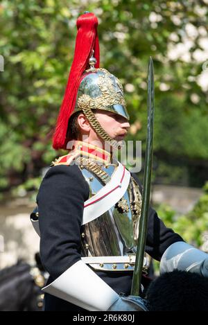 Westminster, Londres, Royaume-Uni. 10th juin 2023. Trooping la couleur doit avoir lieu le 17th juin, et sera la première sous le roi Charles III L'examen est une évaluation finale du défilé militaire avant que l'événement complet ait lieu la semaine prochaine. Les troupes sont passées dans le centre commercial pour la revue de Horse Guards Parade. Pilote des HCMR Blues & Royals Banque D'Images