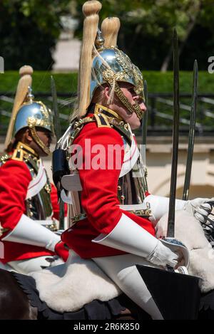 Westminster, Londres, Royaume-Uni. 10th juin 2023. Trooping la couleur doit avoir lieu le 17th juin, et sera la première sous le roi Charles III L'examen est une évaluation finale du défilé militaire avant que l'événement complet ait lieu la semaine prochaine. Les troupes sont passées dans le centre commercial pour la revue de Horse Guards Parade Banque D'Images