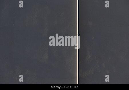 Un arrière-plan gris abstrait avec une source de lumière Banque D'Images