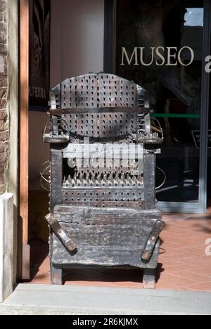 Ancienne chaise de torture, Musée, Museo della Tortura, Volterra, Toscane, Italie Banque D'Images