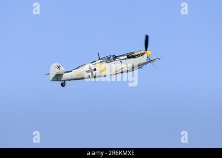 1949 Hispano HA-112 MIL Buchon 'G-AWHK' en avion à Shuttleworth dans le monde Airshow tenu à l'ancien aérodrome de Warden le 4th juin 2023. Banque D'Images