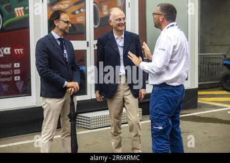 Le Mans, France. 10th juin 2023. Nicolas Deschaux (fra), président de la FFSA, avec Pierre Gosselin (fra), portrait pendant les 24 heures du Mans 2023 sur le circuit des 24 heures du Mans de 10 juin à 11, 2023 au Mans, France - photo: Paul Vaicle/DPPI/LiveMedia crédit: Agence photo indépendante/Alay Live News crédit: Agence photo indépendante/Alamy Live News Banque D'Images