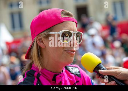 Le Mans, France. 09th juin 2022. # 85, le Mans, France, vendredi 9th juin 2023 : Sarah Bovy, Porsche 911 RSR -19 car, LMGTE Am Class, lors du défilé des pilotes du 24H du Mans sur 10 juin . L'écurie Iron Dames participe à la classe LMPGTE Am dans les 24 heures de l'événement du Mans sur le circuit de la Sarthe, image payante, photo copyright © Geert FRANQUET/ATP images (FRANQUET Geert /ATP/SPP) Credit: SPP Sport Press photo. /Alamy Live News Banque D'Images