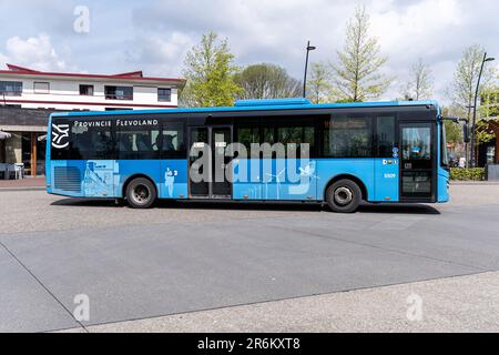 Le bus OV Regio Ijsselmond Iveco Crossway à la gare routière d'Emmeloord Banque D'Images