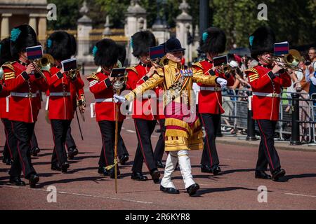 The Mall, Londres, Royaume-Uni. 10th juin 2023. 'La revue du colonel'. Groupe des gardes irlandais, Royal corps of Army Music. Trooping la couleur révisée par le colonel du régiment, la revue du colonel est la deuxième répétition de la parade de Trooping la couleur qui aura lieu le 17th juin 2023. Photo par Amanda Rose/Alamy Live News Banque D'Images