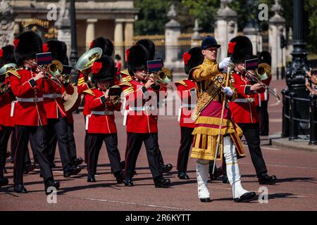 The Mall, Londres, Royaume-Uni. 10th juin 2023. 'La revue du colonel'. La bande des protections de Coldstream. Trooping la couleur révisée par le colonel du régiment, la revue du colonel est la deuxième répétition de la parade de Trooping la couleur qui aura lieu le 17th juin 2023. Photo par Amanda Rose/Alamy Live News Banque D'Images