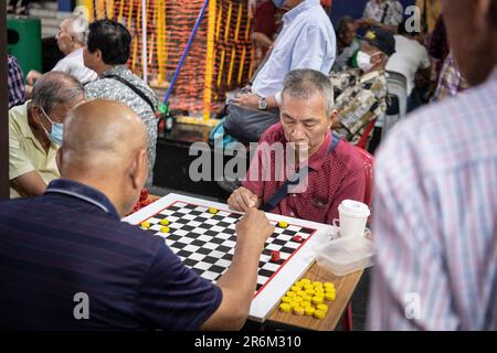 Hommes jouant aux dames, Chinatown, Singapour, Asie du Sud-est, Asie Banque D'Images