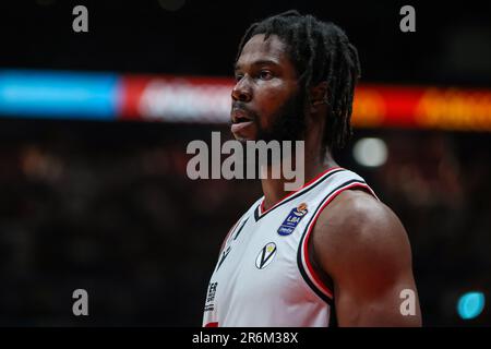 Semi Ojeleye #37 de Virtus Segafredo Bologna vu pendant LBA Lega Panier A finales 2023 jeu 1 entre EA7 Emporio Armani Milan et Virtus Segafredo Bologna au Forum de Mediolanum. Score final; Milano 92:82 Virtus Bologna. Banque D'Images