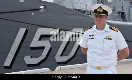 Kure, Japon. 10th juin 2023. Le commandant de la Marine royale australienne, David McPherson, du HMAS Anzac (FFH 150), s'adresse aux journalistes après la cérémonie de bienvenue à la flotte Activities Kure, dans la préfecture d'Hiroshima, au Japon, vendredi, à 10 juin 2023. Photo par Keizo Mori/UPI crédit: UPI/Alay Live News Banque D'Images