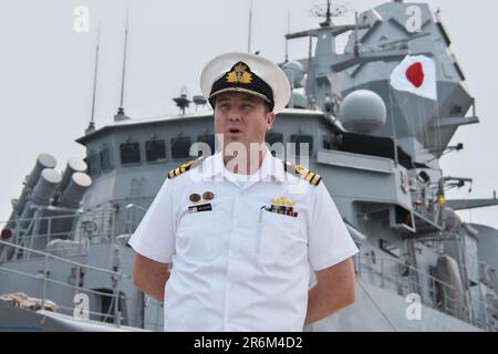 Kure, Japon. 10th juin 2023. Le commandant de la Marine royale australienne, David McPherson, du HMAS Anzac (FFH 150), s'adresse aux journalistes après la cérémonie de bienvenue à la flotte Activities Kure, dans la préfecture d'Hiroshima, au Japon, vendredi, à 10 juin 2023. Photo par Keizo Mori/UPI crédit: UPI/Alay Live News Banque D'Images