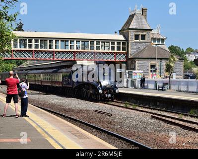 LNER classe A4 Pacifique No 60007 Sir Nigel Gresley passant par la gare de Torquay avec la jambe extérieure de l'English Riviera Express le 3rd juin 2023. Banque D'Images