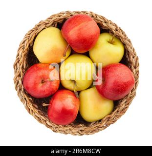 pommes colorées dans un chemin de panier isolé sur blanc Banque D'Images