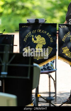 Forêt de Dean Brass stand de musique pennants. L'image du mineur de Forester est au centre du pennant. Gloucestershire. ROYAUME-UNI Banque D'Images