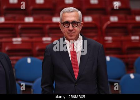 Milan, Italie. 09th juin 2023. Italie, Milan, juin 9 2023: Christos Stavropoulos (directeur général Armani) pendant l'échauffement sur le match de basket-ball EA7 Emporio Armani Milan contre Virtus Segafredo Bologna, finale game1 Playoff LBA 2022-2023 (photo de Fabrizio Andrea Bertani/Pacific Press) crédit: Pacific Press Media production Corp./Alay Live News Banque D'Images