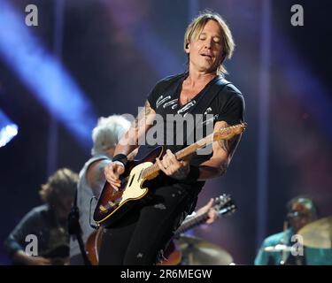 Nashville, États-Unis. 09th juin 2023. Keith Urban se produit lors du festival annuel de la CMA 50th qui s'est tenu au stade Nissan sur 9 juin 2023 à Nashville, TN. © Curtis Hilbun/AFF-USA.com crédit: AFF/Alamy Live News Banque D'Images