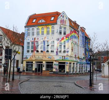 Leer, Allemagne - Jan 29 2023 Boutique du fabricant de thé Bünting de la Frise orientale, Allemagne. C'est un bâtiment aux couleurs vives Banque D'Images