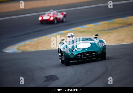 Le Mans, France. 10th juin 2023. Aston Martin DBR1 conduit par Carroll Shelby et Roy Salvadori, vainqueur du Mans 1959 lors de la parade précédant les 24 heures du Mans 2023 sur le circuit des 24 heures du Mans de 10 juin au 11, 2023 au Mans, France - photo Joao Filipe/DPPI crédit: DPPI Media/Alay Live News Banque D'Images