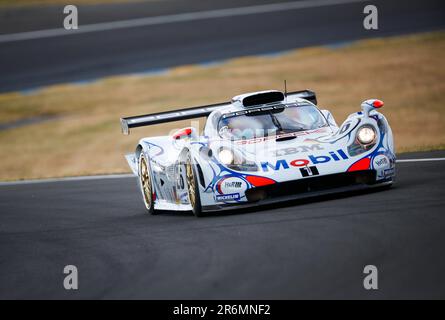 Le Mans, France. 10th juin 2023. Porsche 911 GT1-98 conduit par Laurent Aiello, Stéphane Ortelli et Allan McNish, vainqueur du Mans 1998 lors de la parade précédant les 24 heures du Mans 2023 sur le circuit des 24 heures du Mans de 10 juin au 11, 2023 au Mans, France - photo Joao Filipe/DPPI crédit: DPPI Media/Alay Live News Banque D'Images