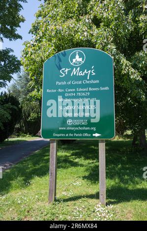 Panneau de notification à l'entrée du chantier naval. Église Saint-Marys. Chesham, Buckinghamshire, Angleterre, Royaume-Uni Banque D'Images