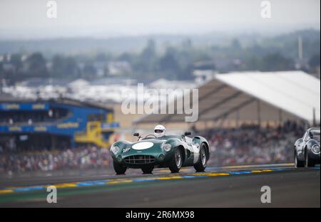 Le Mans, France. 10th juin 2023. Aston Martin DBR1 conduit par Carroll Shelby et Roy Salvadori, vainqueur du Mans 1959 lors de la parade précédant les 24 heures du Mans 2023 sur le circuit des 24 heures du Mans de 10 juin au 11, 2023 au Mans, France - photo : Joao Filipe/DPPI/LiveMedia crédit: Agence de photo indépendante/Alay Live News Banque D'Images