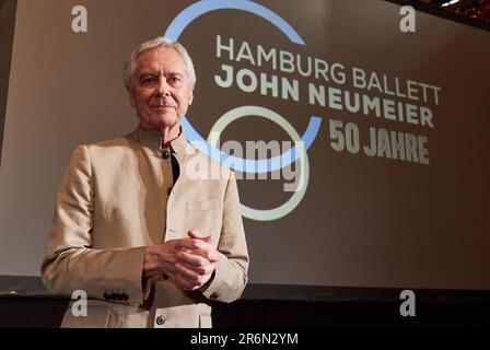 Hambourg, Allemagne. 10th juin 2023. John Neumeier, directeur artistique et chorégraphe en chef du Ballet de Hambourg, est sur scène dans la salle de bal de l'hôtel de ville pour marquer la saison des 50th ans au Ballet de Hambourg. Le Sénat de Hambourg a honoré Neumeier, directeur de ballet et citoyen honoraire, d'une réception au Sénat pour souligner le 50th anniversaire du Ballet de Hambourg. Credit: Georg Wendt/dpa/Alay Live News Banque D'Images