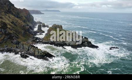 Une vue pittoresque de la côte irlandaise avec le Glen Rock à Kinnego Bay, comté de Donegal Banque D'Images