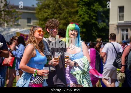 Canterbury, Royaume-Uni. 10th juin 2023. Les clients de Canterbury Pride posent pour la caméra crédit: graham mitchell/Alamy Live News Banque D'Images