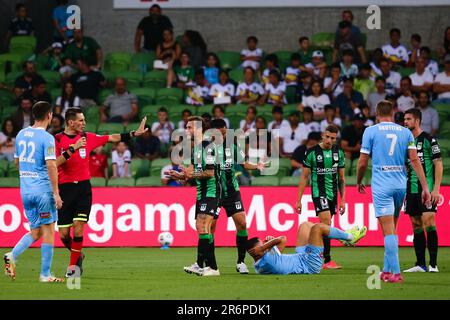 MELBOURNE, AUSTRALIE - AVRIL 1 : Alessandro Diamanti de Western United se met en émotion lors du match de football Hyundai A-League entre Western United FC et Melbourne City FC sur 1 avril 2021 à l'AAMI Park de Melbourne, en Australie. Banque D'Images