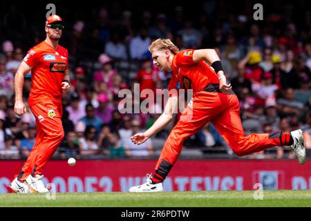 MELBOURNE, AUSTRALIE - 27 JANVIER : Wwill Sutherland of Melbourne Renegades Bowls pendant le match de cricket de la Big Bash League entre Melbourne Renegades et Brisbane Heat au stade Marvel sur 27 janvier 2020 à Melbourne, en Australie. Banque D'Images