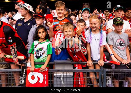 MELBOURNE, AUSTRALIE - 27 JANVIER : les fans de cricket lors du match de cricket de la Big Bash League entre les Renegades de Melbourne et Brisbane chauffent au stade Marvel sur 27 janvier 2020 à Melbourne, en Australie. Banque D'Images