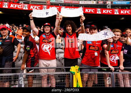 MELBOURNE, AUSTRALIE - 27 JANVIER : les fans de cricket lors du match de cricket de la Big Bash League entre les Renegades de Melbourne et Brisbane chauffent au stade Marvel sur 27 janvier 2020 à Melbourne, en Australie. Banque D'Images