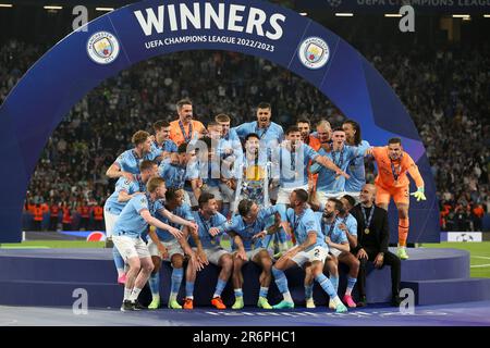 Istanbul, Turquie. 10th juin 2023. Le capitaine Ilkay Gundogan de la ville de Manchester et ses coéquipiers célèbrent lors de la cérémonie de remise des trophées suivant la Ligue des champions de l'UEFA, finale du match de football entre le FC de la ville de Manchester et le FC Internazionale (Inter Milan) sur 10 juin 2023 au stade olympique Ataturk d'Istanbul, Turquie - photo Jean Catuffe/DPPI crédit: DPPI Media/Alay Live News Banque D'Images