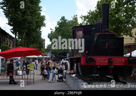 Madrid. 10th juin 2023. Cette photo prise sur 10 juin 2023 montre le marché ferroviaire au Musée du train de Madrid, Espagne. Le marché ferroviaire est un événement traditionnel au Musée du train de Madrid. Au cours du deuxième week-end de chaque mois, des designers, des artisans et des artistes exposent et vendent leurs créations à l'événement. Credit: Meng Dingbo/Xinhua/Alay Live News Banque D'Images