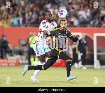 Chicago, États-Unis, 10 juin 2023. Major League Soccer (MLS) Chicago Fire FC Kei Kamara (23) combat pour le ballon contre Mohamed Farsi de Columbus Crew (23) au Soldier Field à Chicago, il, États-Unis. Credit: Tony Gadomski / toutes les images de sport / Alamy Live News Banque D'Images