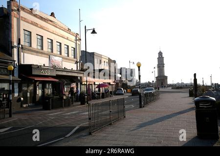 défilé central dans la ville balnéaire de la baie de herne, île de thanet, kent est, royaume-uni juin 2023 Banque D'Images